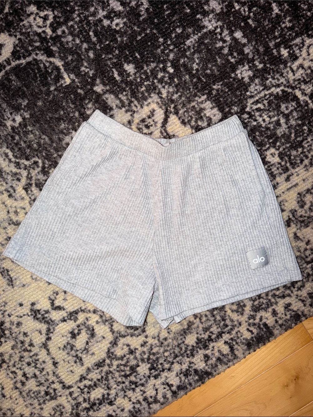 ALO Yoga Light Grey Ribbed Athletic Lounge Shorts - Picture 3 of 5